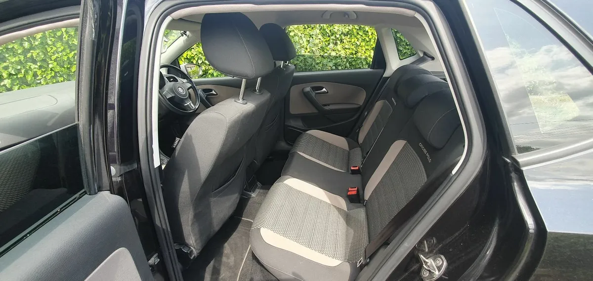 Volkswagen Cross Polo 2011 - Image 4