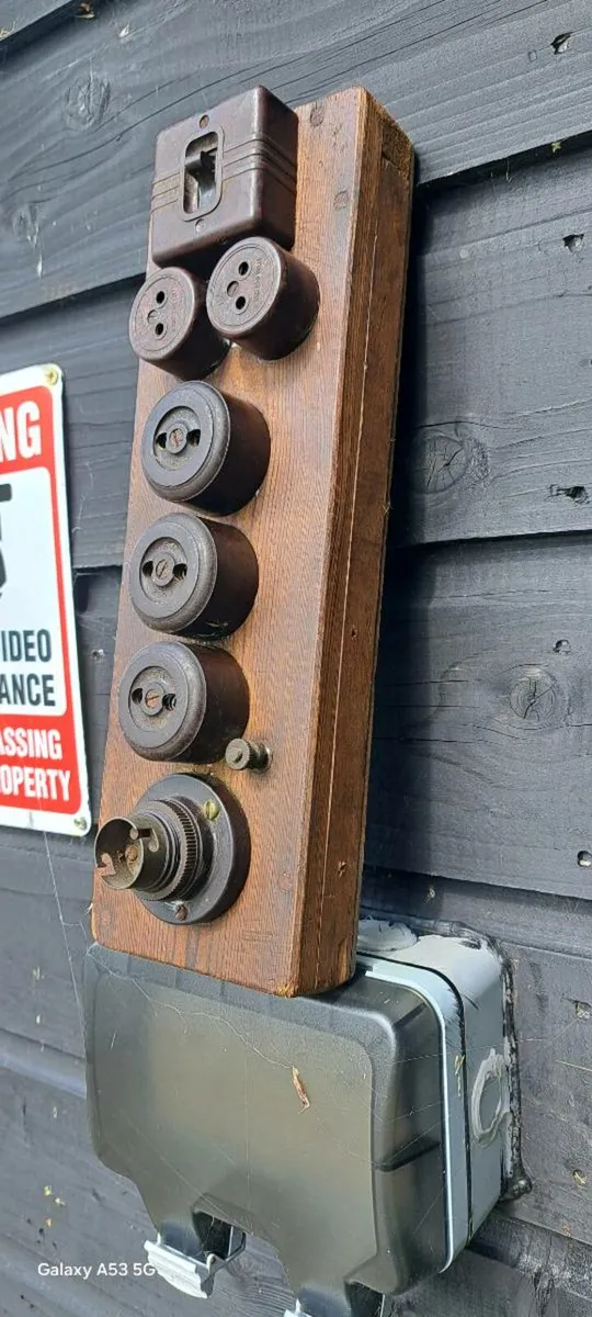 Old bakelite switch   board - Image 2