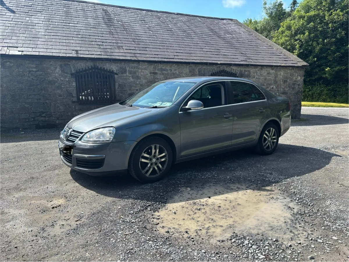 2010 Volkswagen Jetta - Image 2