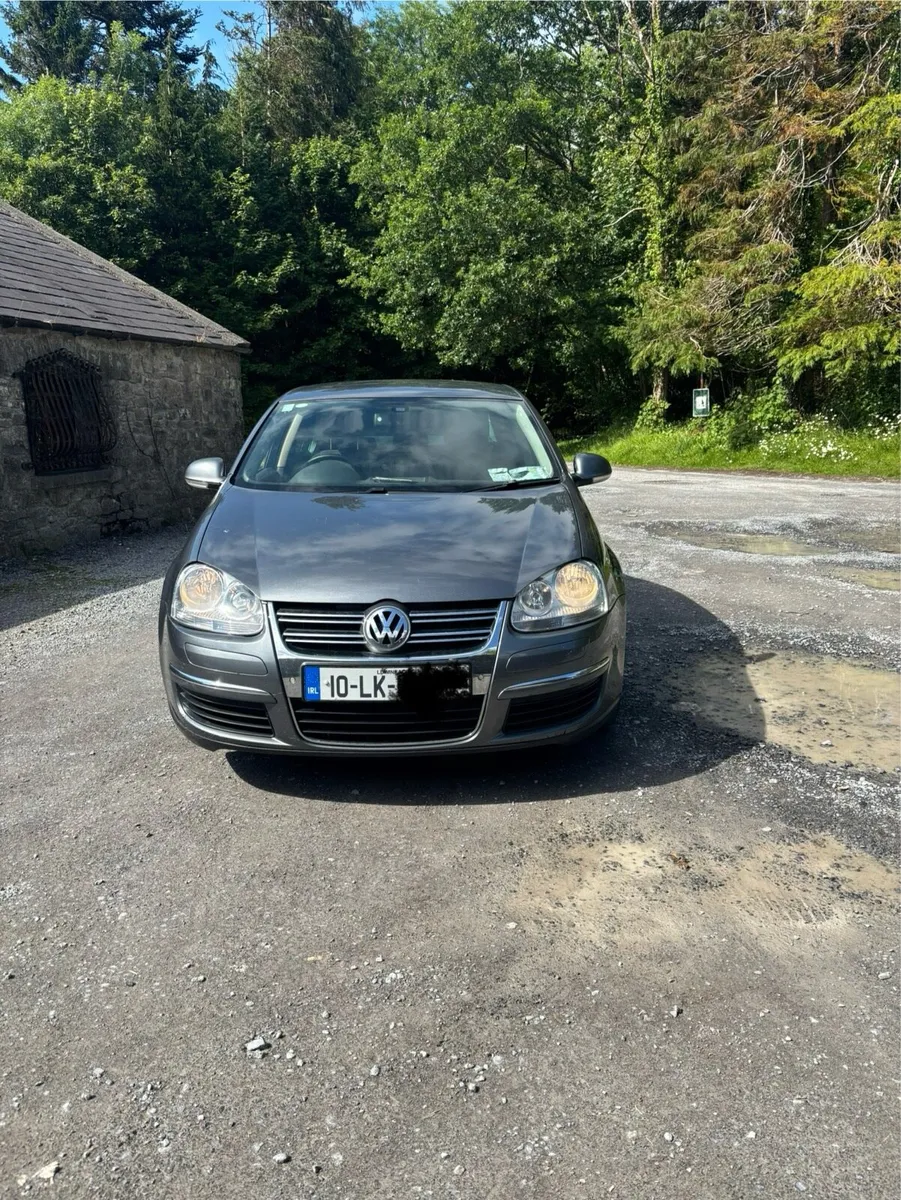 2010 Volkswagen Jetta - Image 3