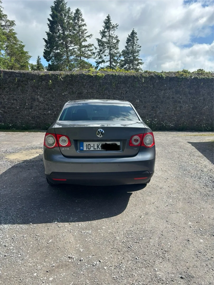 2010 Volkswagen Jetta - Image 4