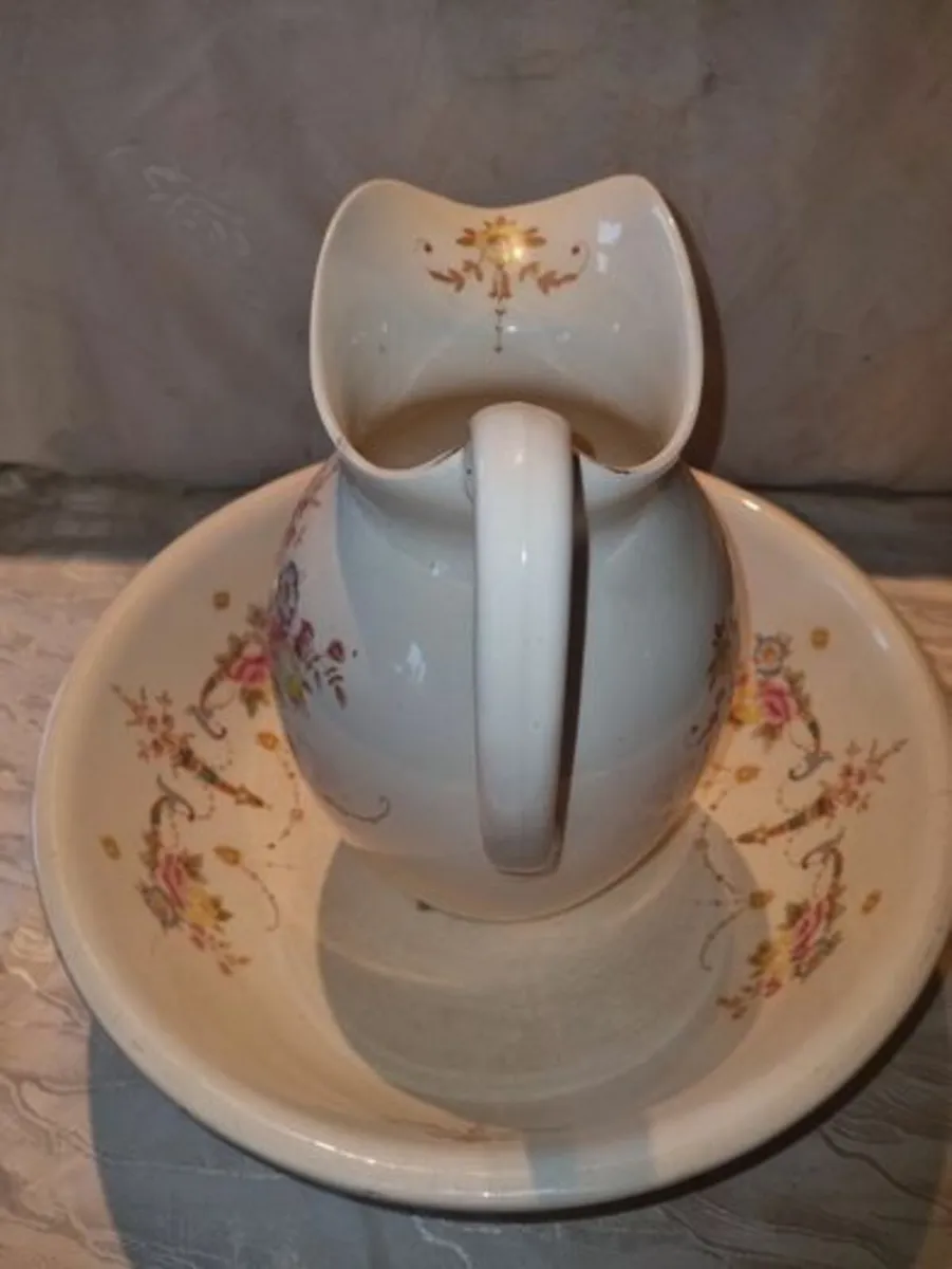 Vintage washing bowl and jug - Image 2