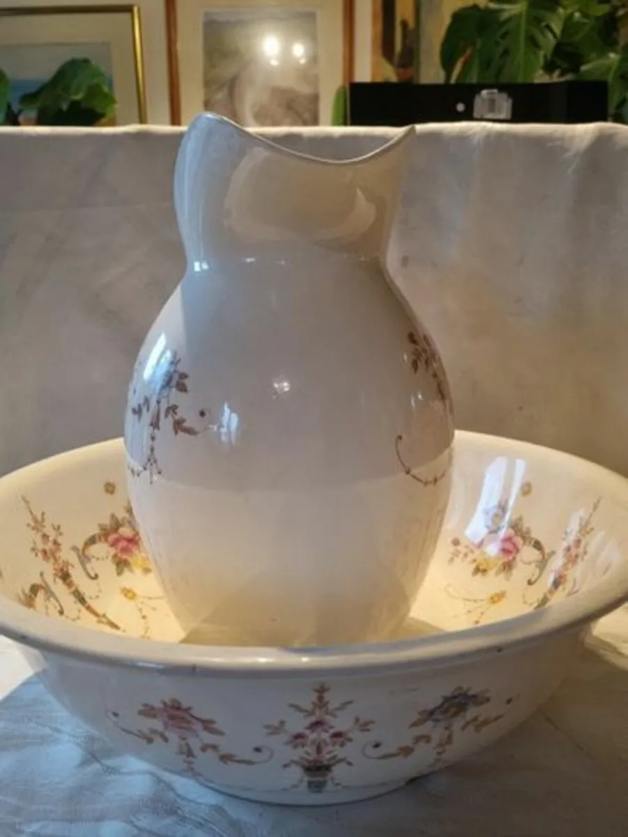 Vintage washing bowl and jug - Image 3
