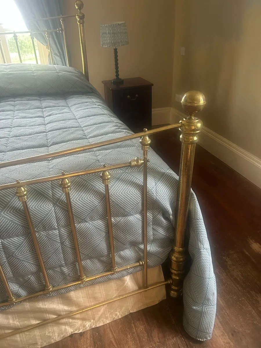 Bed - Image 2