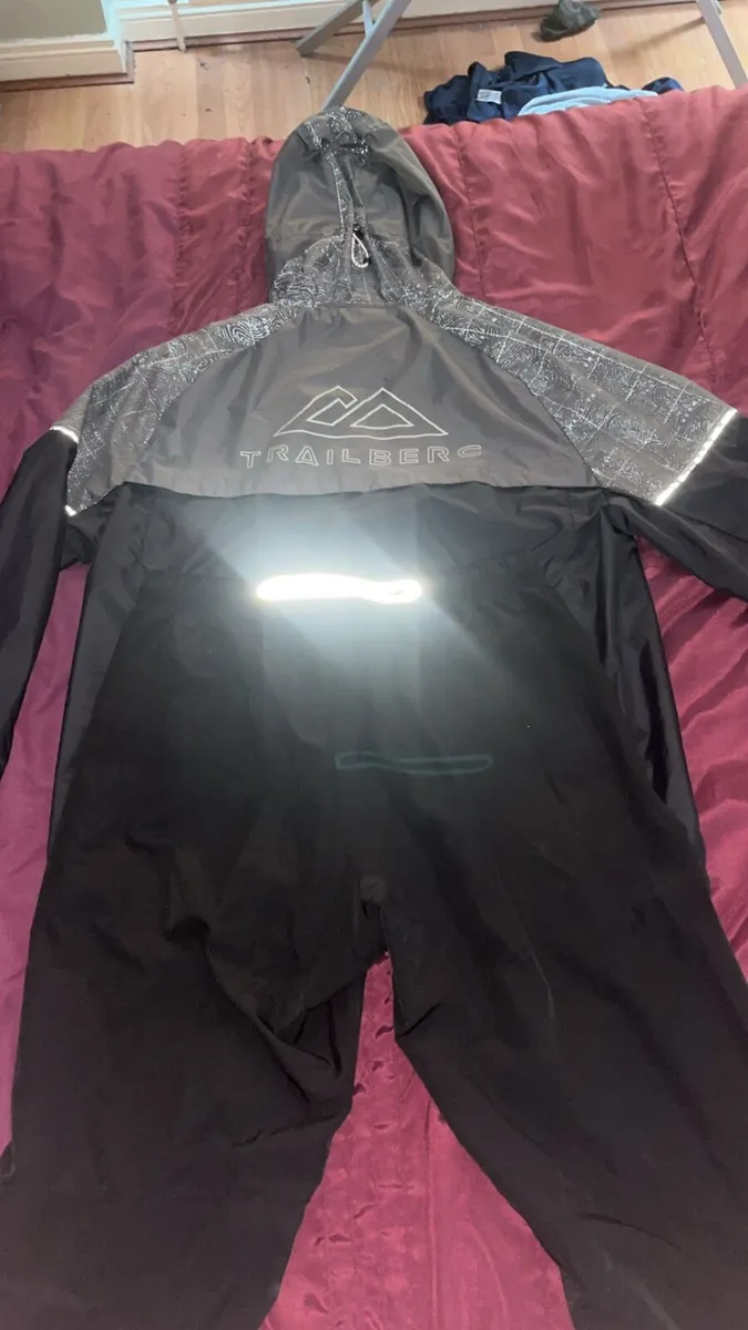 Trailberg Tracksuit - Image 4