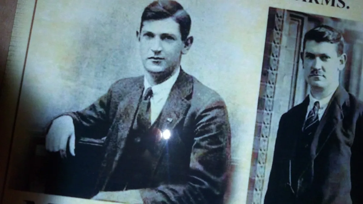 Michael Collins reward poster tin sign "FREE POST" - Image 4