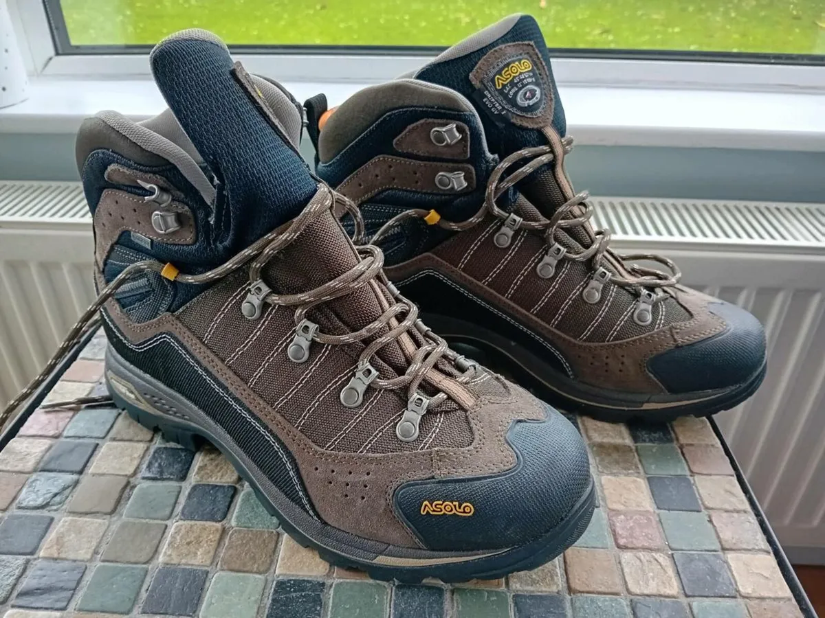 Mountaineering Walking Boots - Image 1