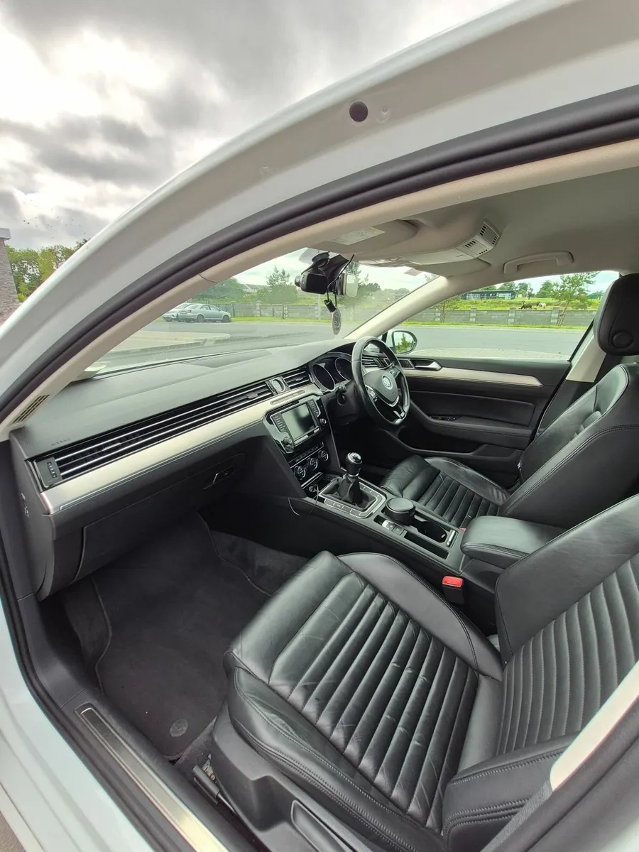 Volkswagen Passat 2015 - Image 4