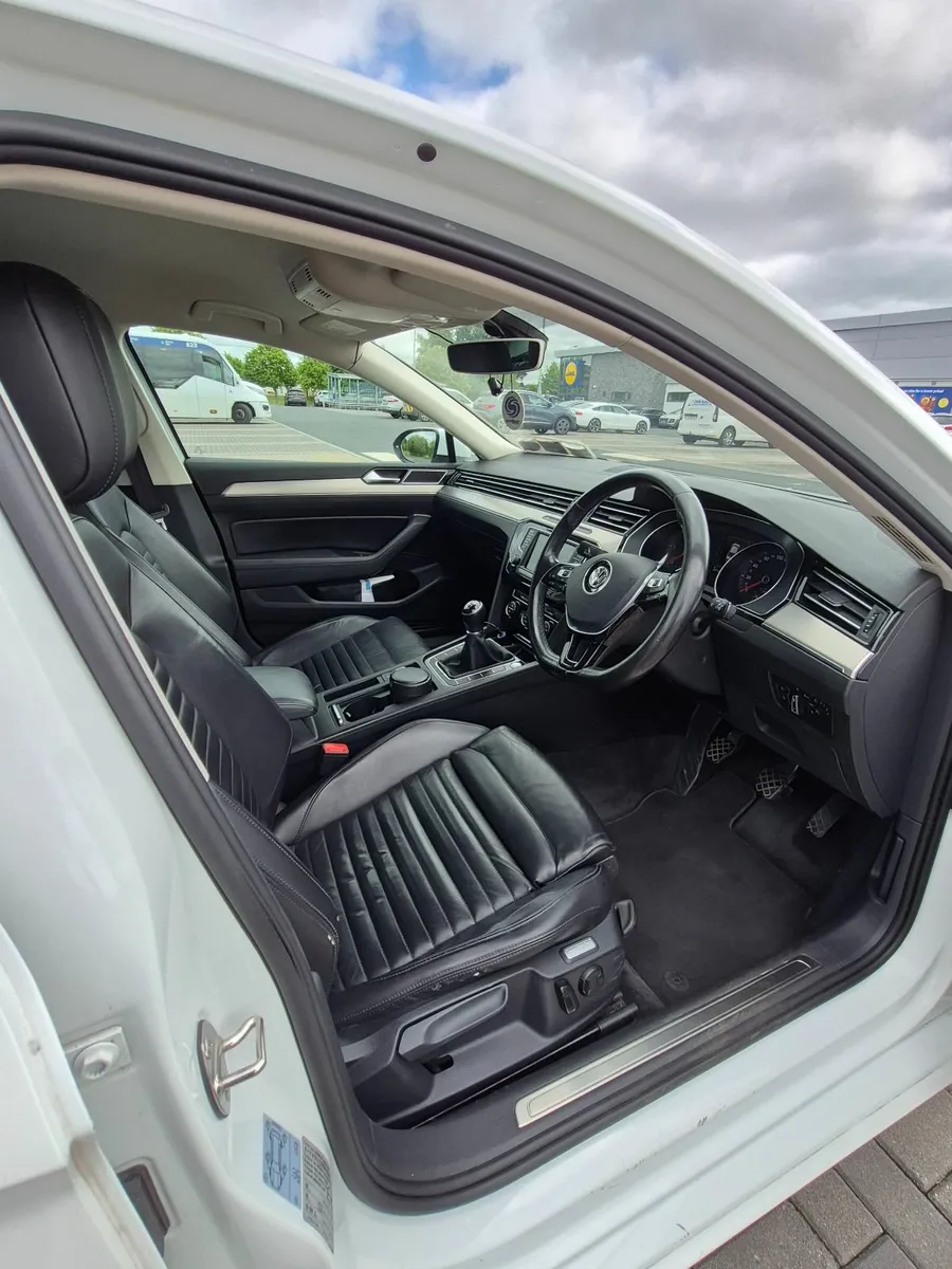 Volkswagen Passat 2015 - Image 3