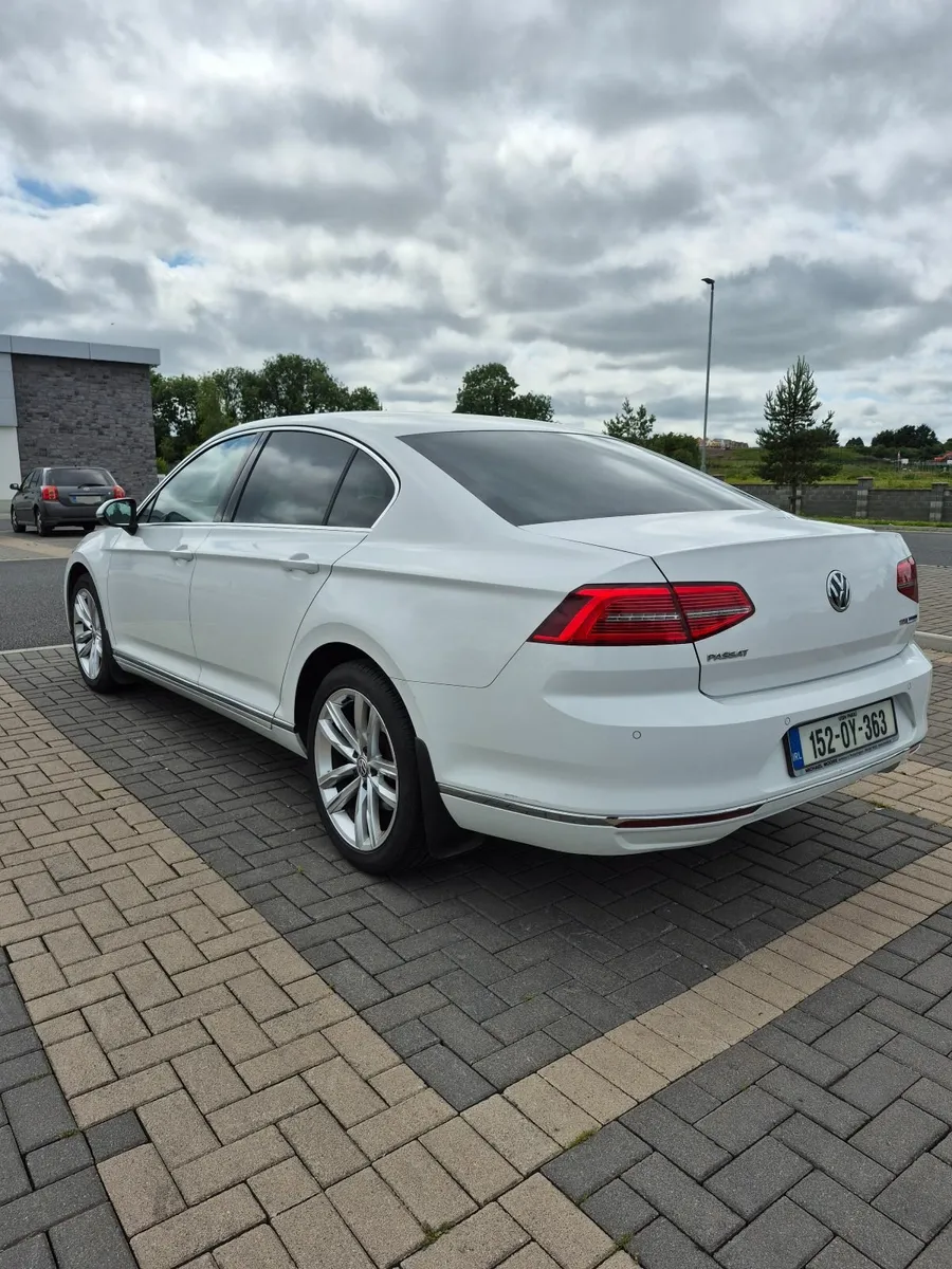 Volkswagen Passat 2015 - Image 2