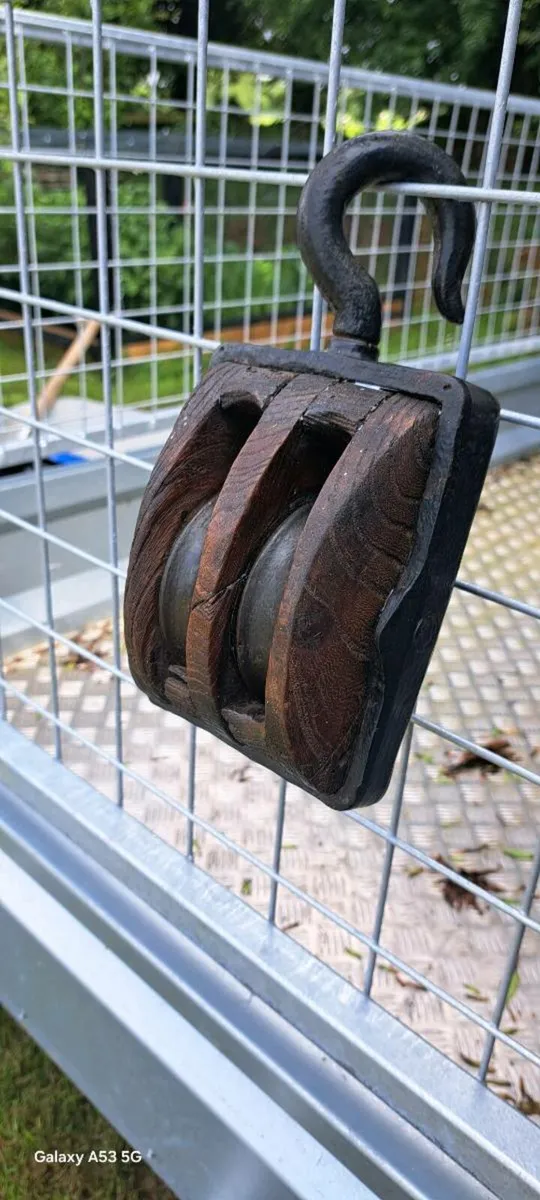 Old 1880s  ship pulley - Image 1