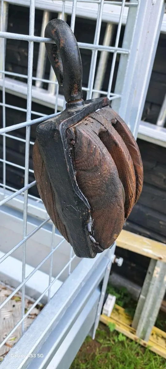 Old 1880s  ship pulley - Image 2