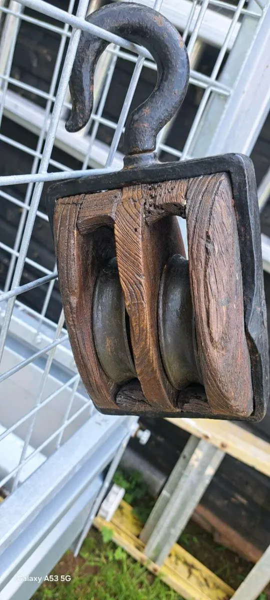 Old 1880s  ship pulley - Image 3