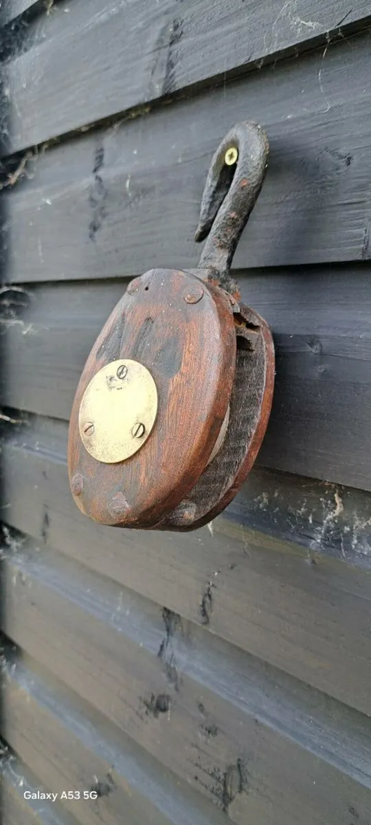 Old  1880s  ship pulley - Image 1