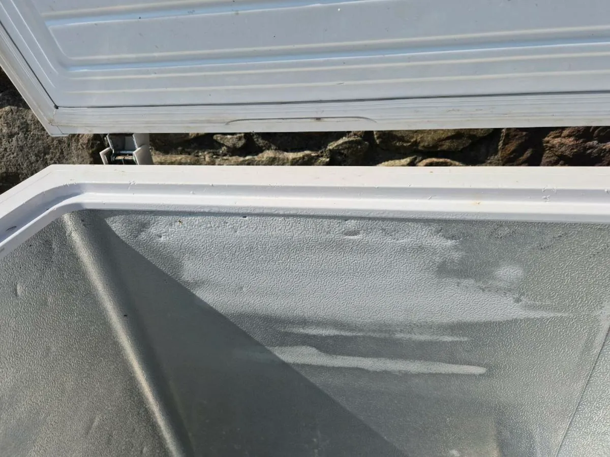 Chest Freezer - Image 4