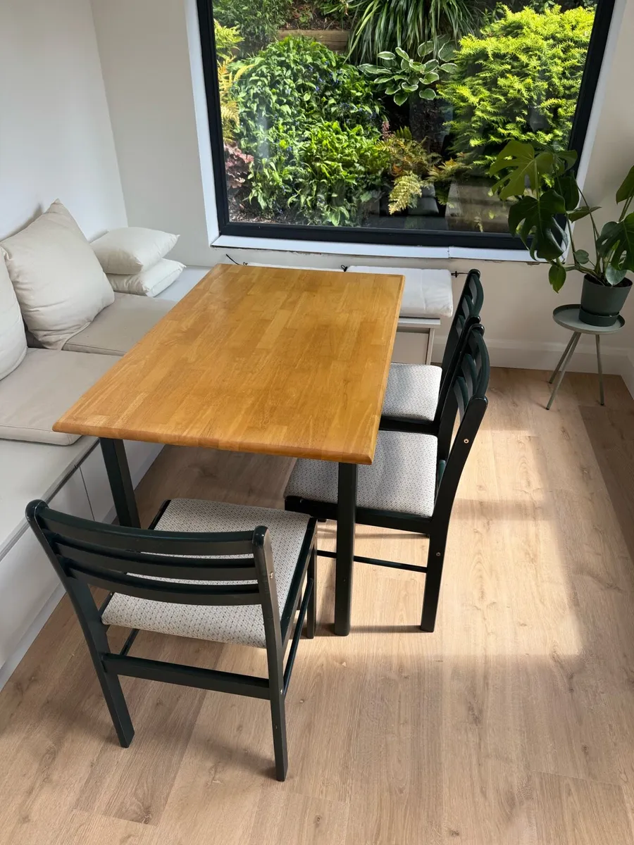 Table and Chairs - Image 3