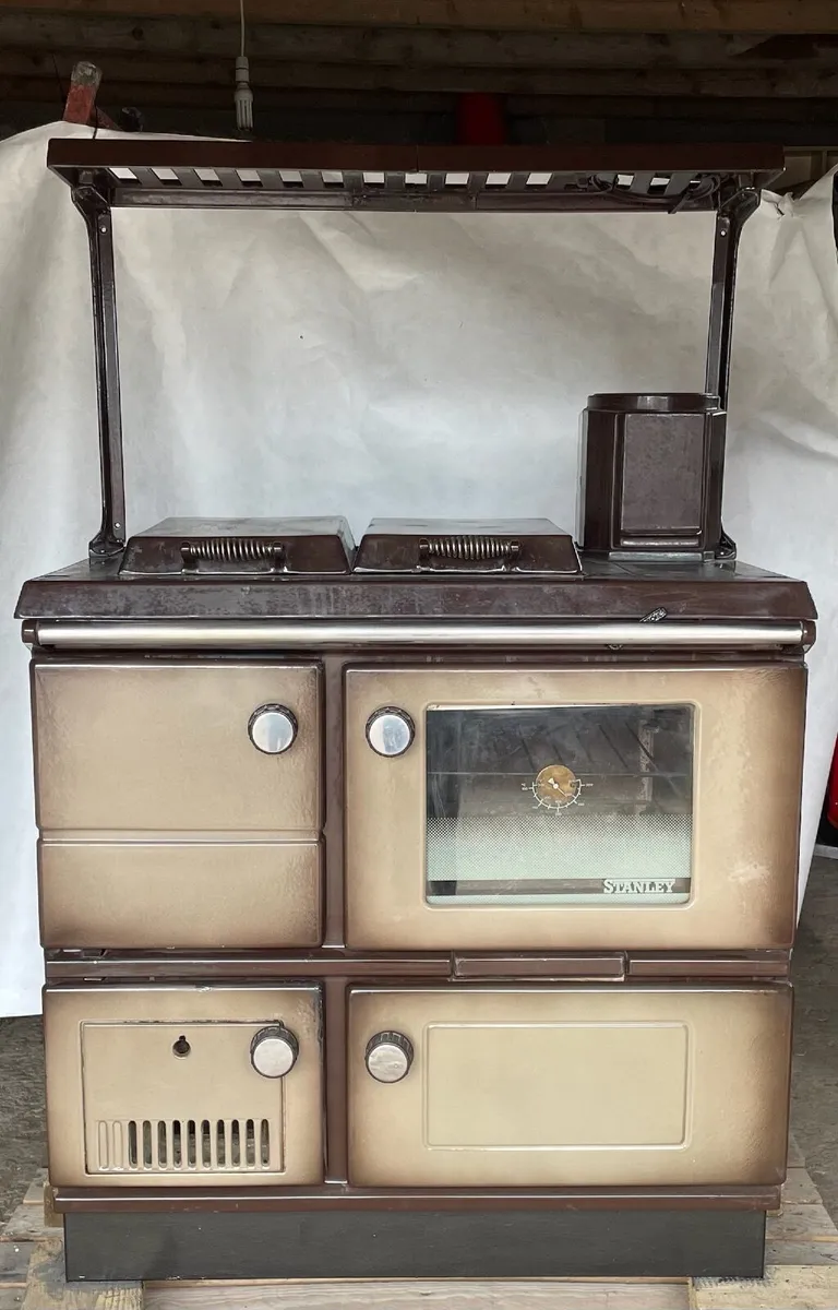 Super Shanley Solid Fuel Range.