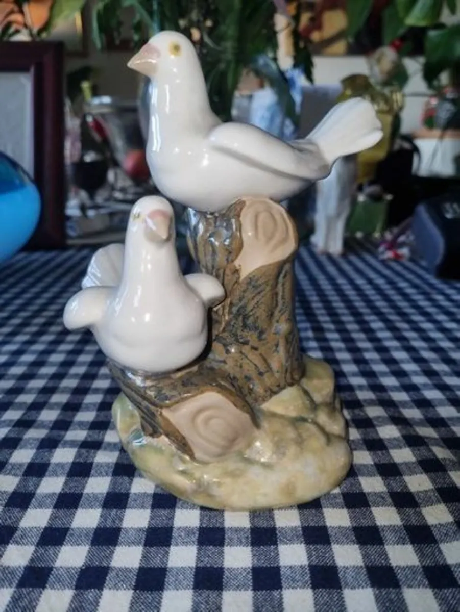 Tengra Spain porcelain - figurine of two doves - Image 1