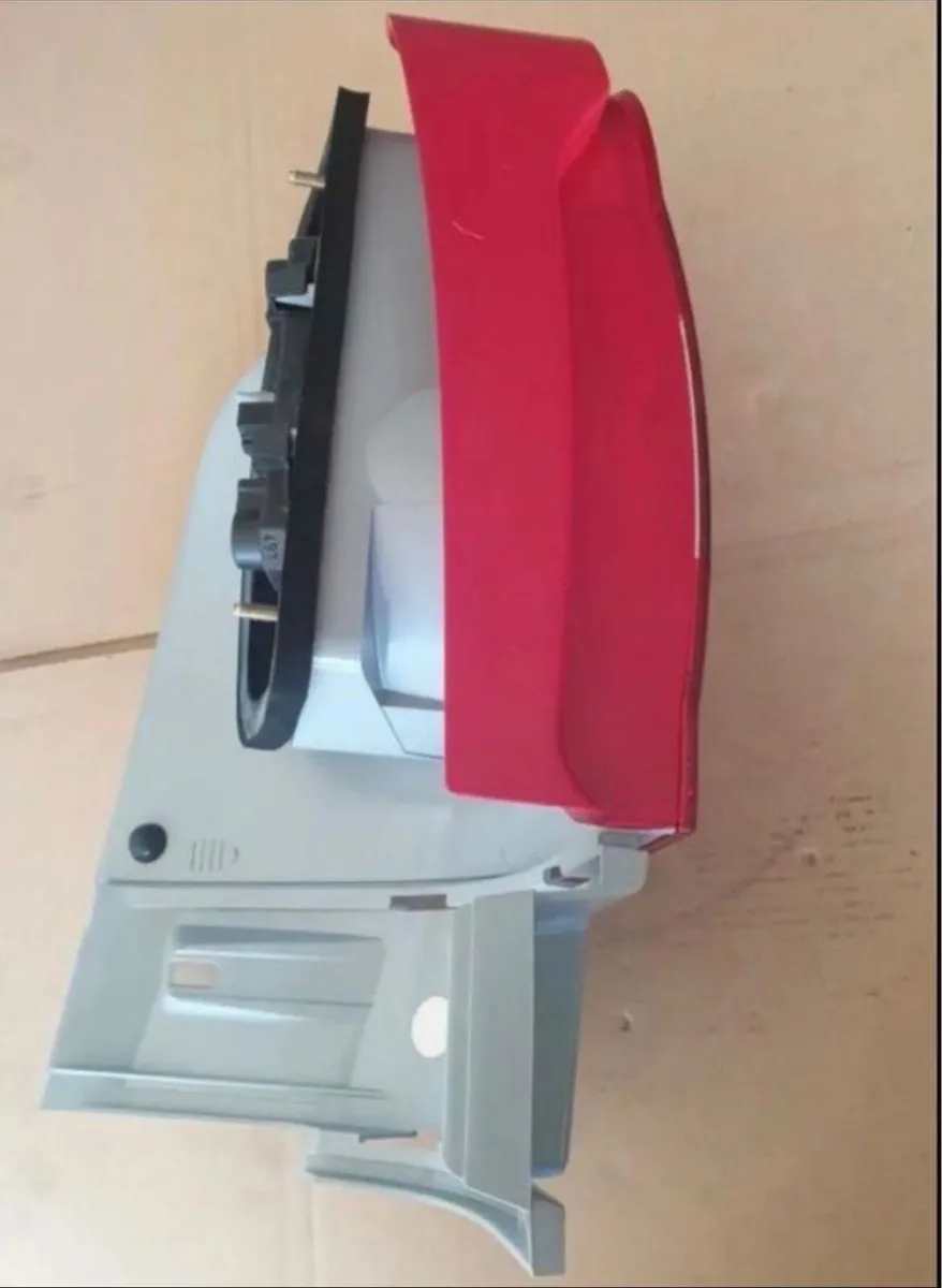 Volkswagen sharan left and right tail light - Image 4