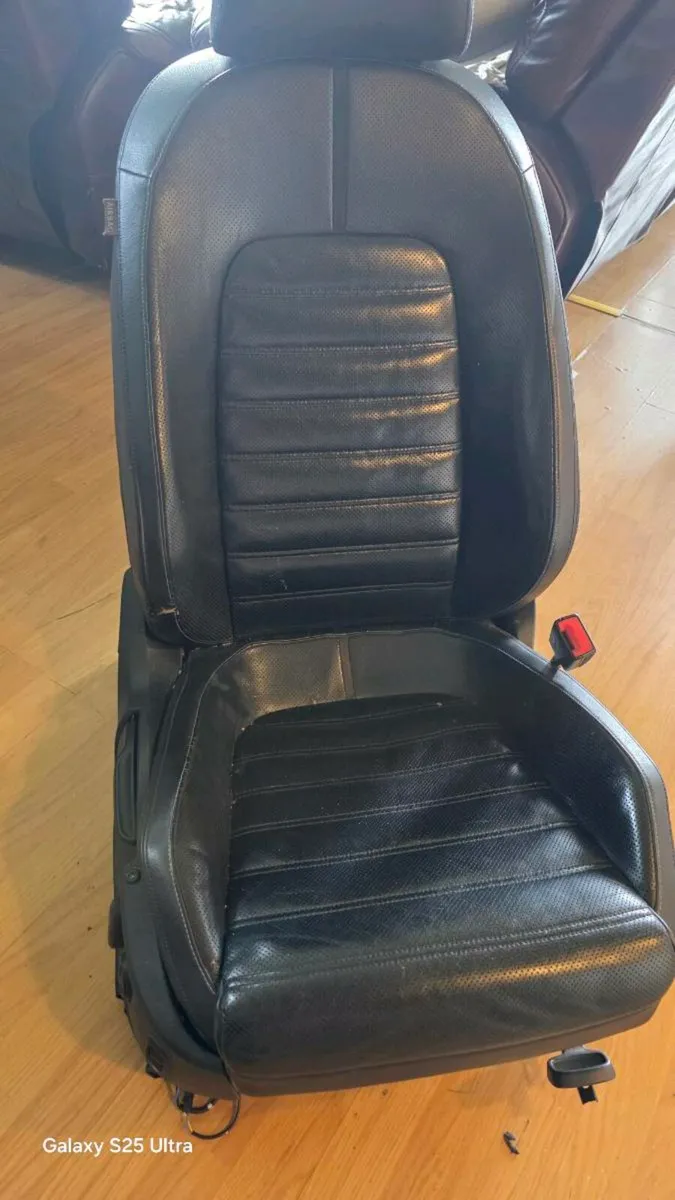 Passat CC seats - Image 1
