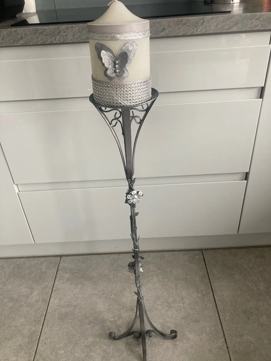 Metal candle holder