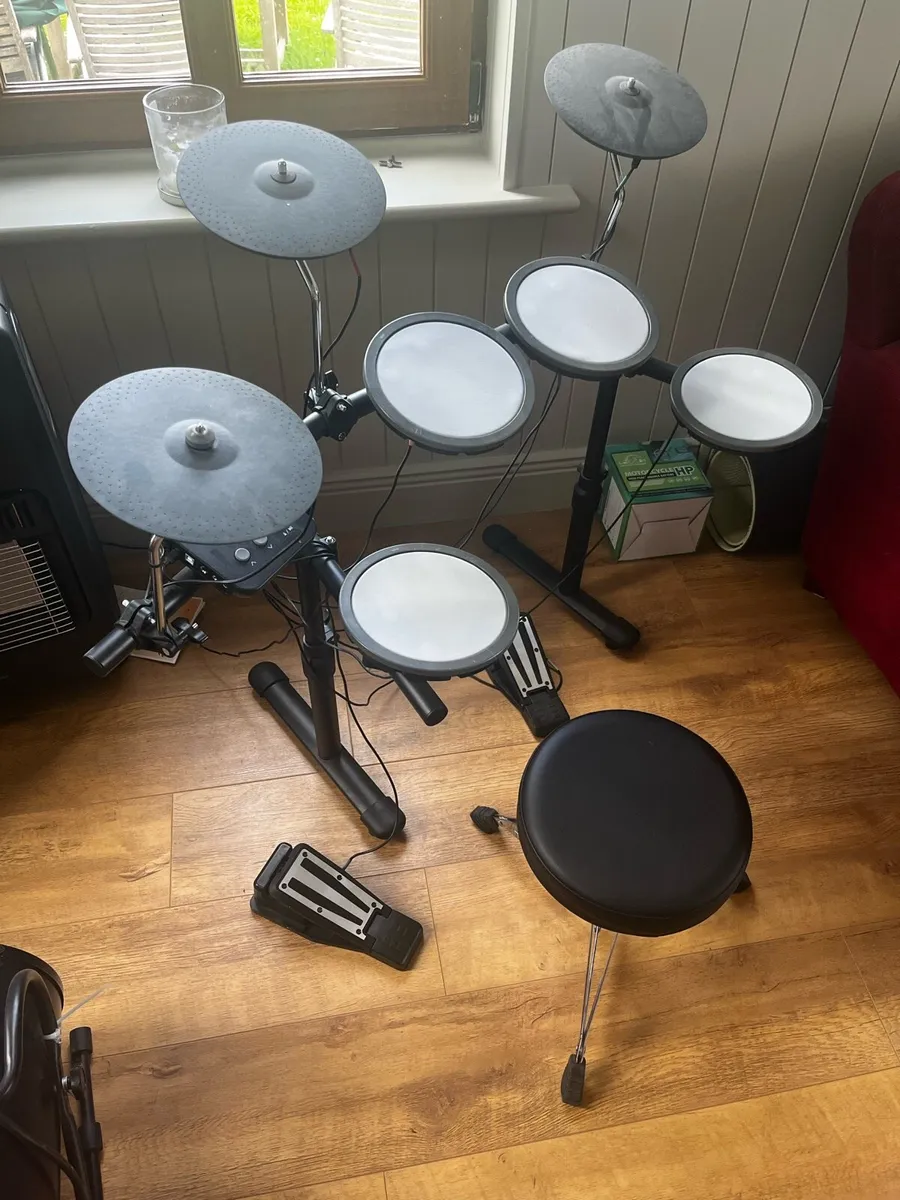 Electric drum kit - Image 1
