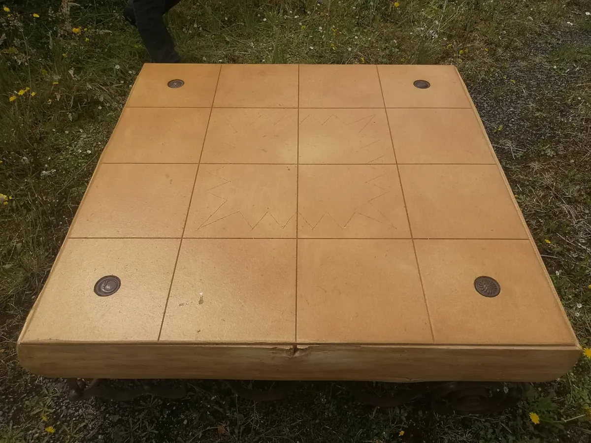 Large coffee table - Image 1