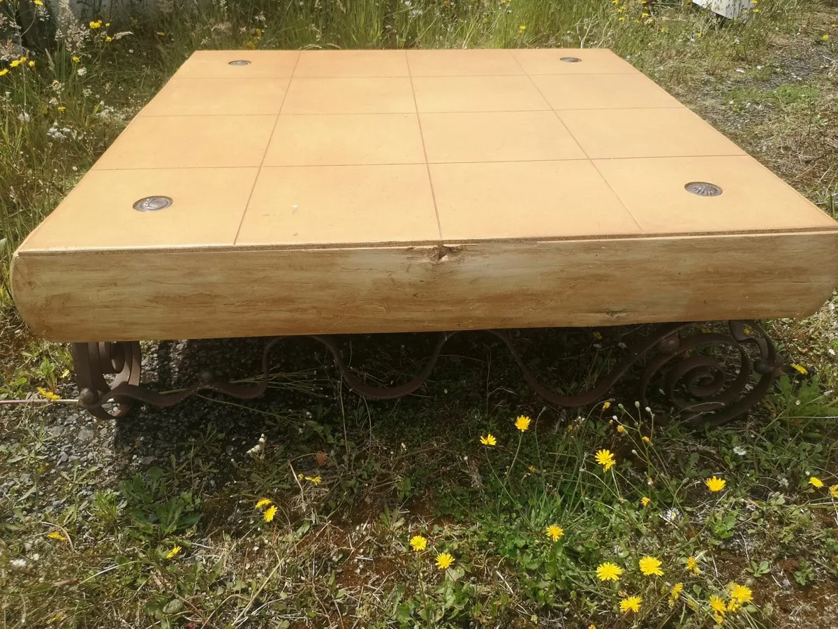 Large coffee table - Image 2