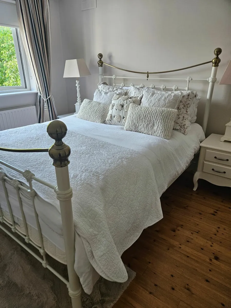 Kingsize bedframe - Image 1