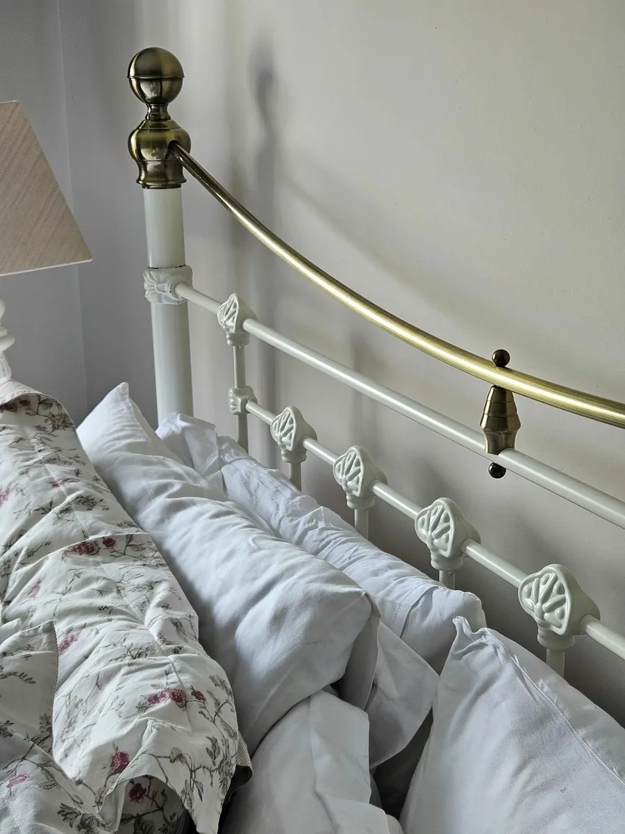 Kingsize bedframe - Image 3