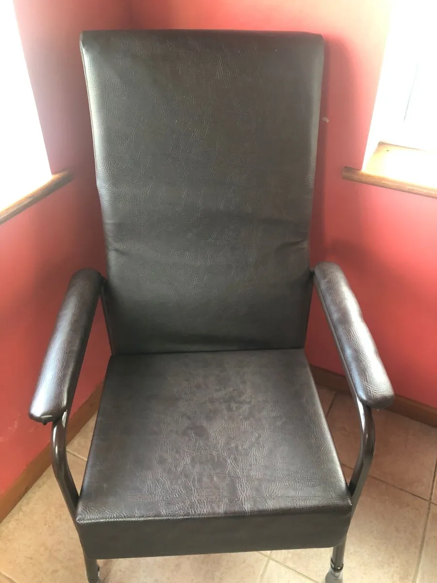 Orthopaedic chair - Image 1