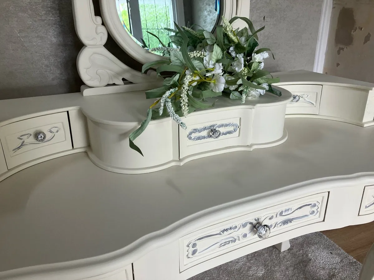 Dressing table with mirror - Image 3
