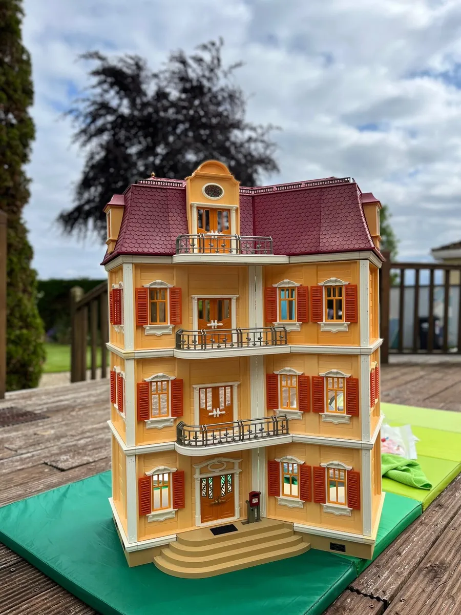 Dollhouse - Play mobile - Image 1