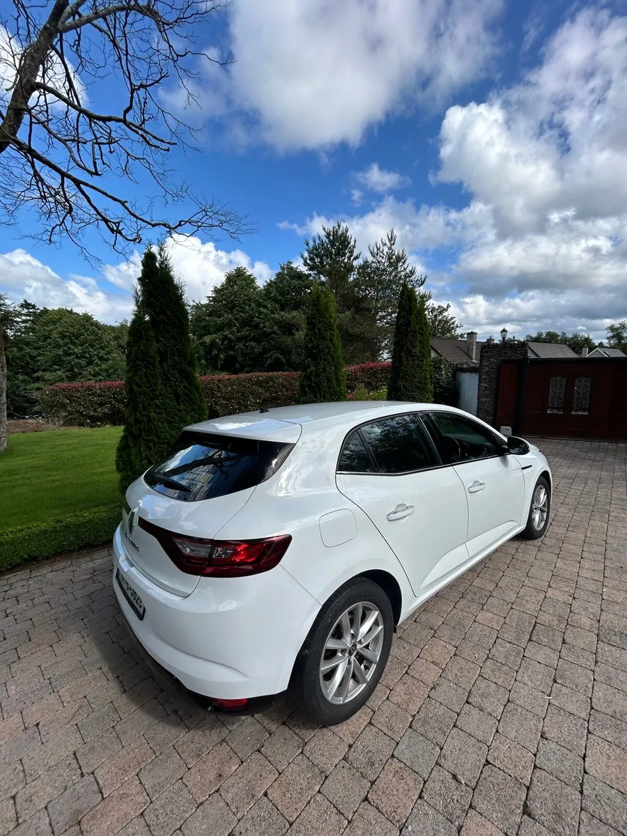 Renault Megane 2018 - Image 2