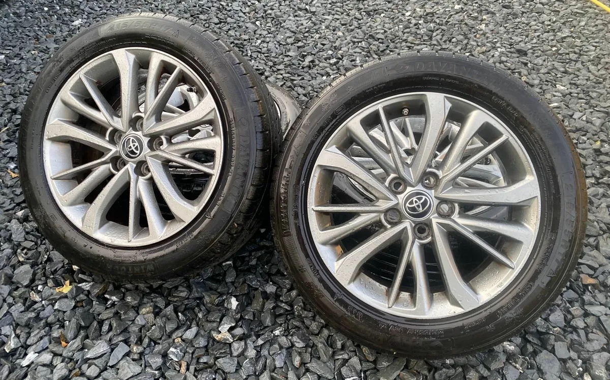 17inch 5x114.3 Toyota alloy wheels - Image 1