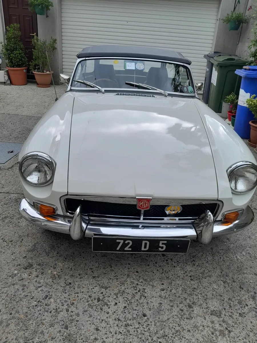 MG MGB 1972 - Image 1