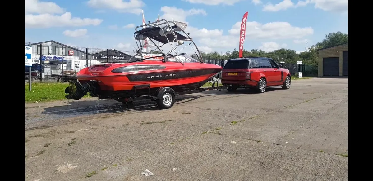 Bayliner Capri Sports Family Boat - Image 1