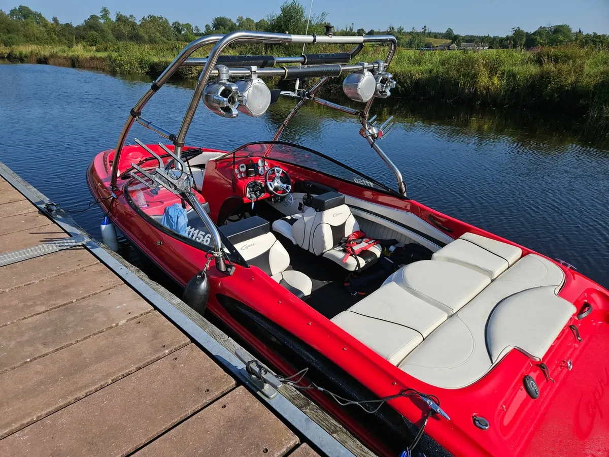 Bayliner Capri Sports Family Boat - Image 2