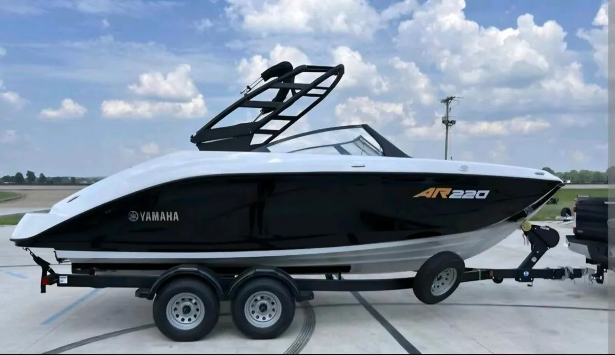 Yamaha AR220 Jet Drive Boat - Image 1