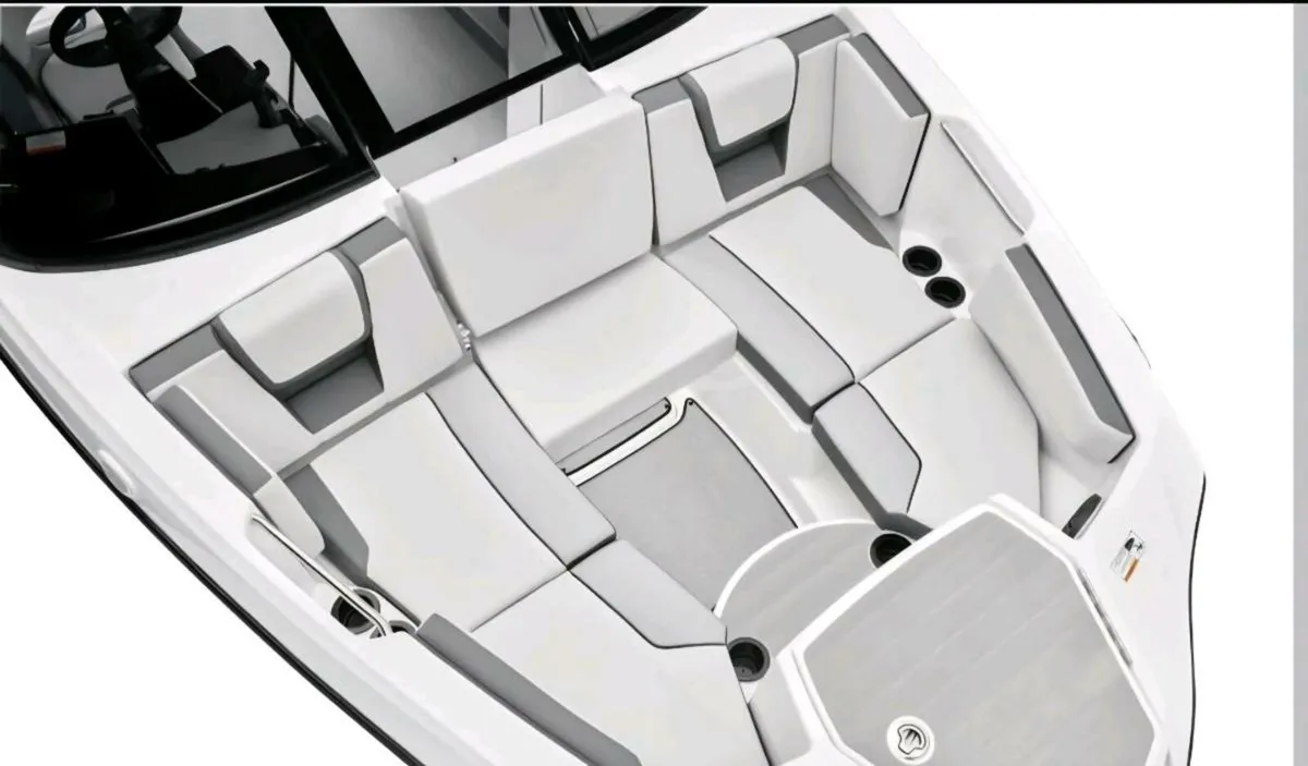 Yamaha AR220 Jet Drive Boat - Image 4