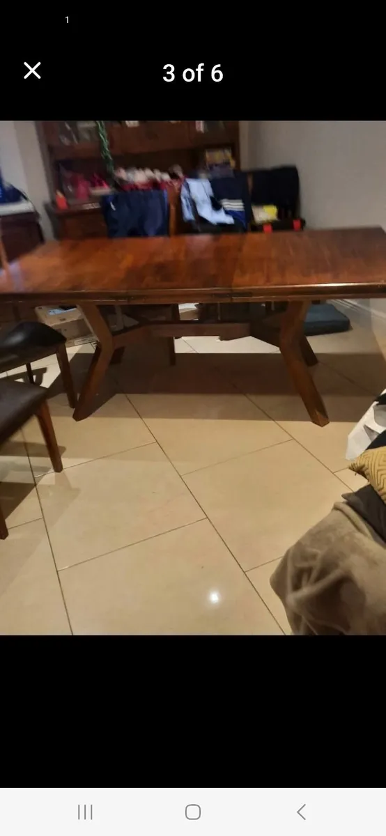 Table and chairs - Image 2