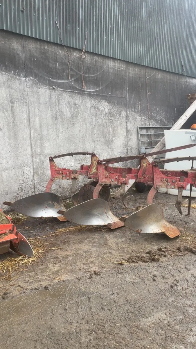 Vogel and noot 3 furrow plough - Image 2
