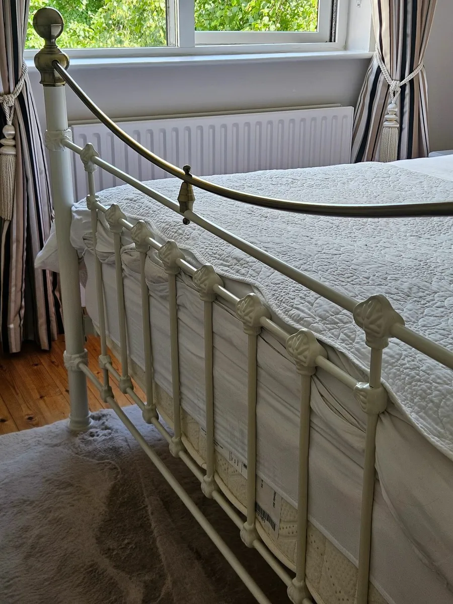 Kingsize bedframe - Image 2