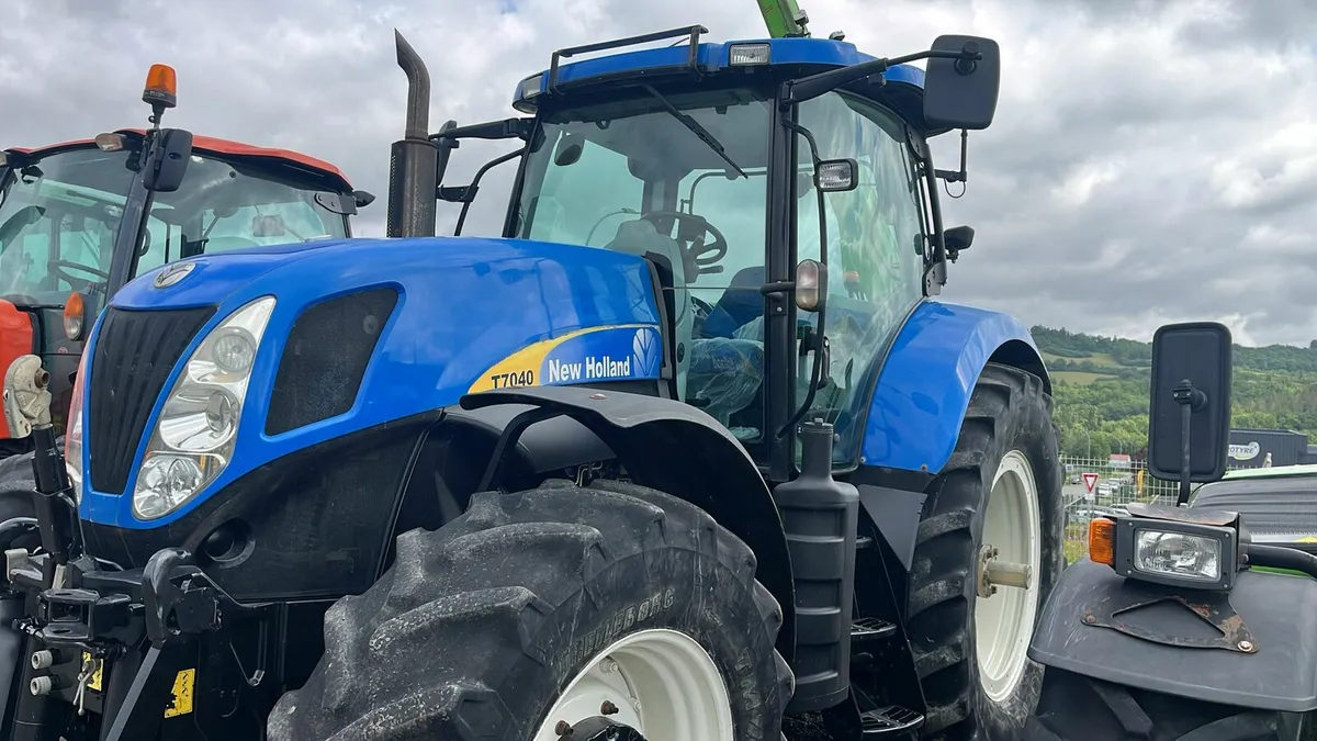 T7040