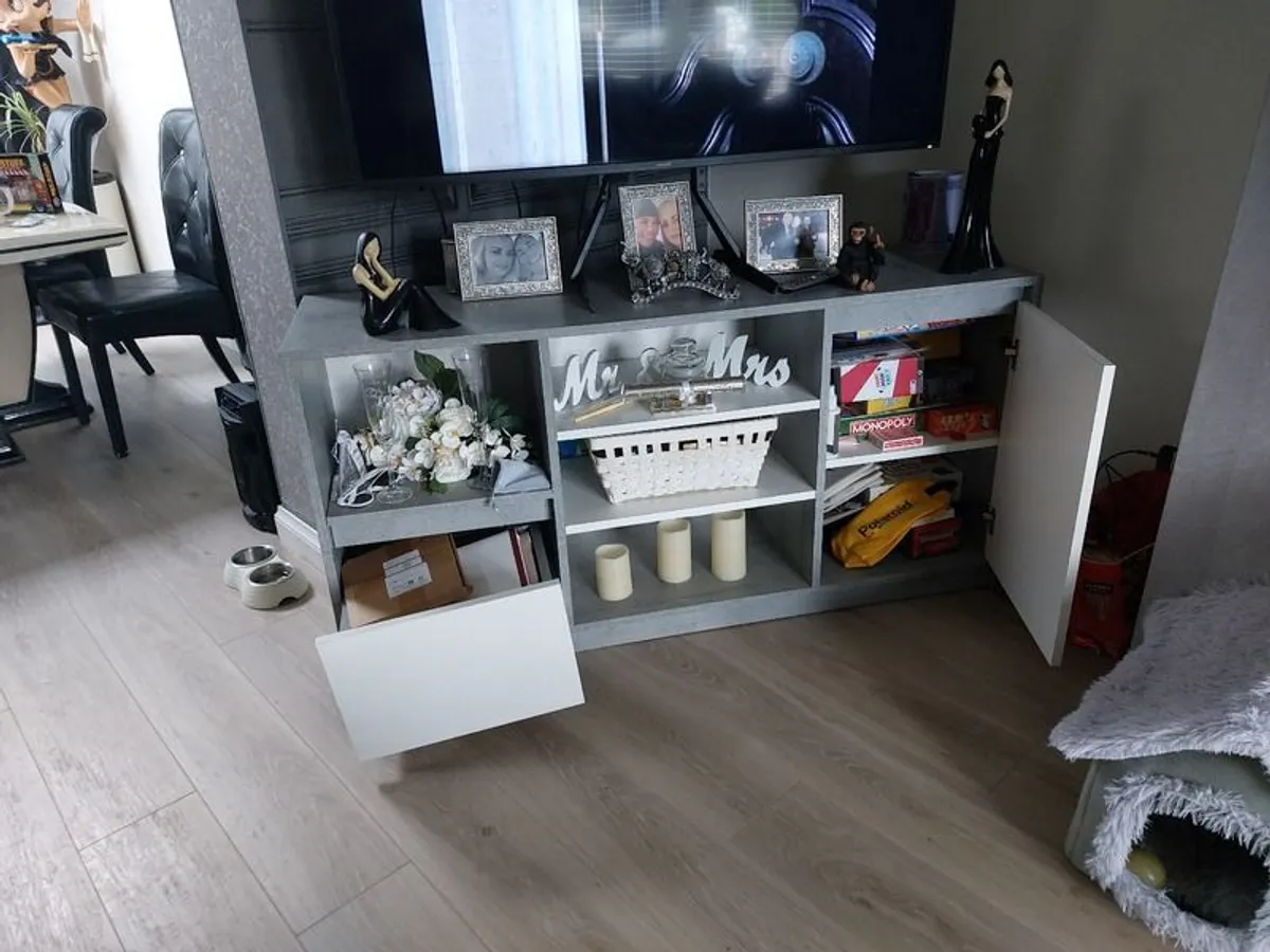 Tv stand - Image 1