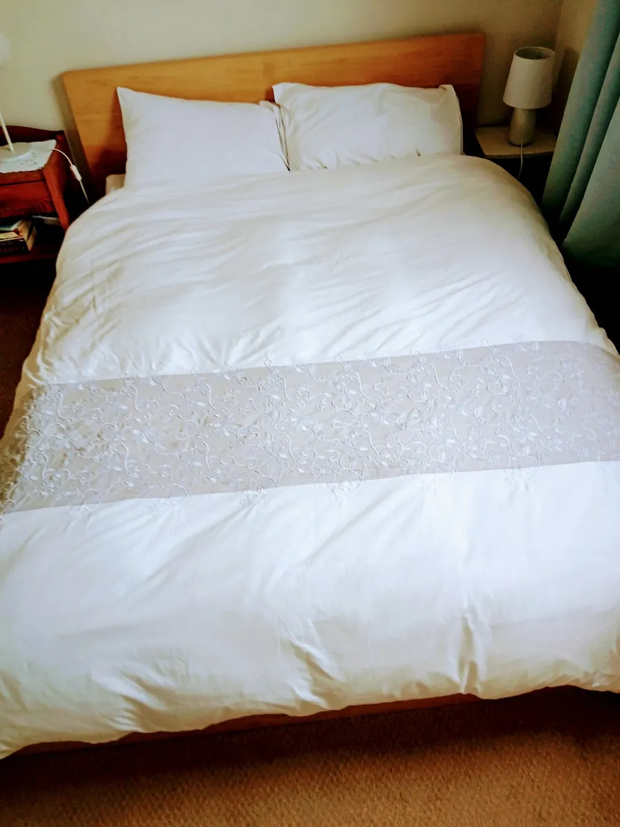 Bed - Image 1