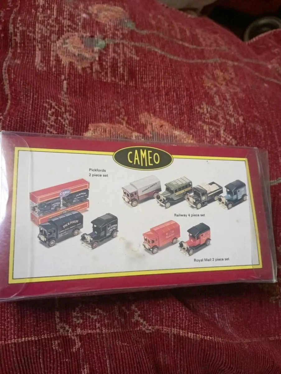 CORGI  PICKFORDS CAMEO COLLECTION BOX SET . - Image 2