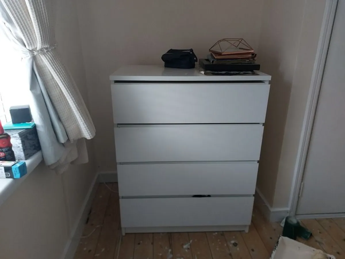 Chest of drawers - Image 1