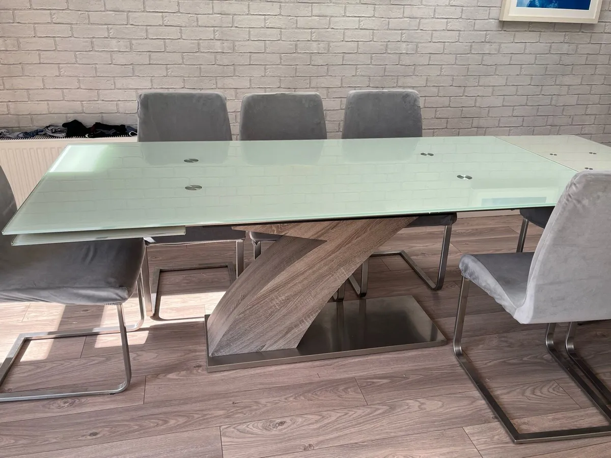 Dining table and chairs - Image 1