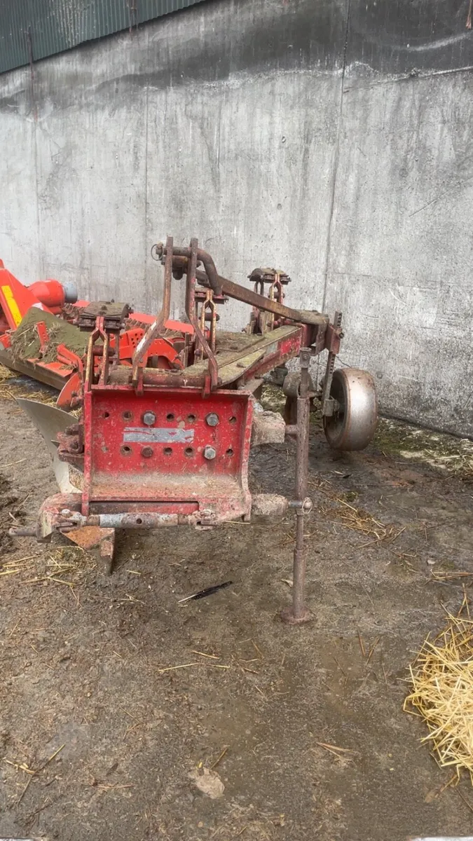 Vogel and noot 3 furrow plough - Image 3